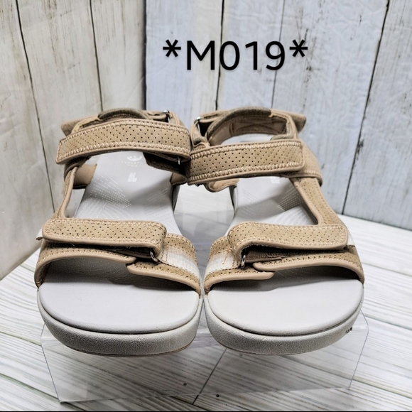 Clarks Brizo Sammie Wmn 9.5N Tan Perforated MicroSuede HookLoop Strappy Sandals - Picture 6 of 6